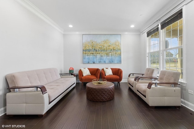living area with dark wood-style flooring, baseboards, recessed lighting, and crown molding