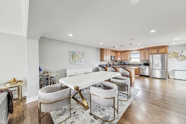 dining room featuring recessed lighting, light wood-type flooring, and baseboards