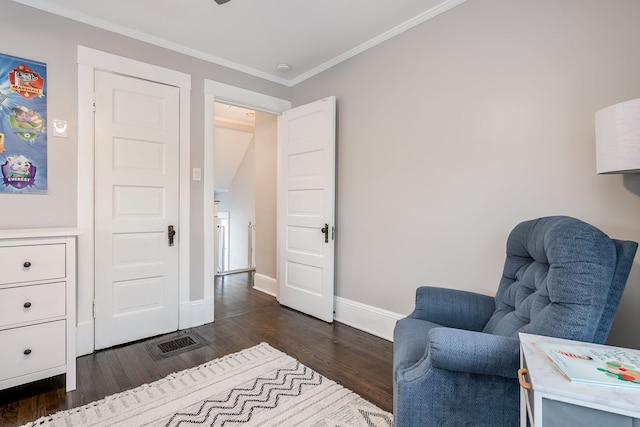 living area featuring dark wood-style floors, visible vents, baseboards, and ornamental molding