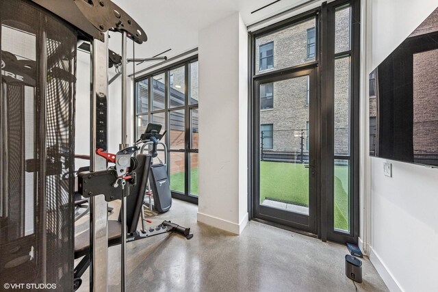 exercise room featuring baseboards