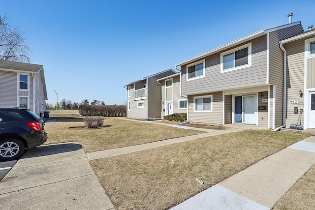 view of front of home featuring a front yard