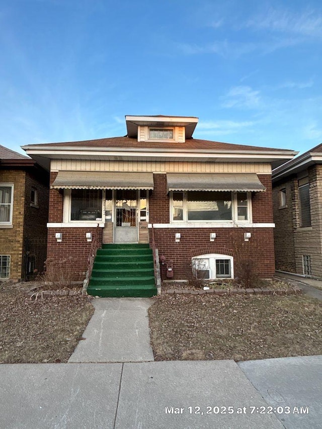 view of front facade featuring brick siding