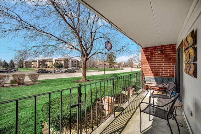 balcony with covered porch and a residential view