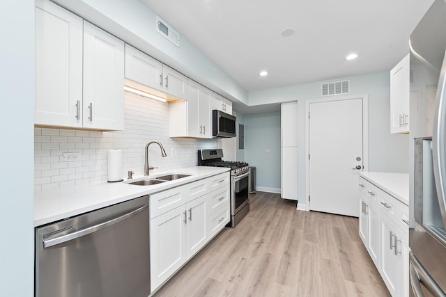 kitchen featuring a sink, light countertops, visible vents, and stainless steel appliances