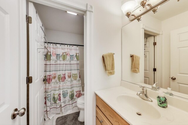 full bath featuring vanity, curtained shower, toilet, and tile patterned flooring