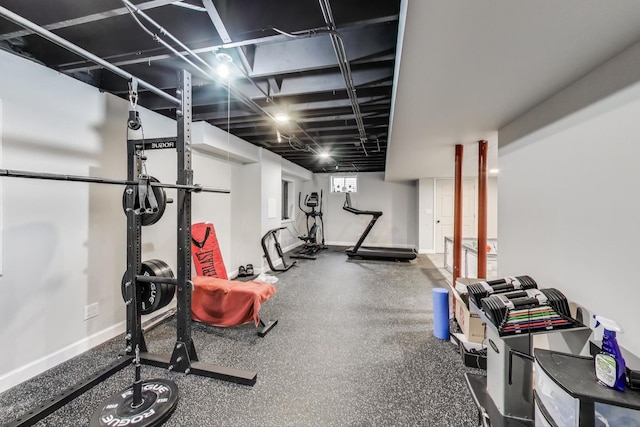 workout area with baseboards