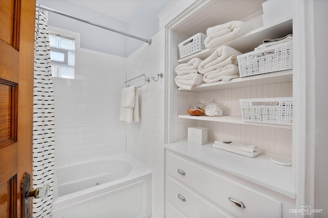 bathroom featuring shower / bath combo with shower curtain