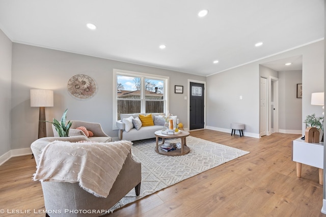 living room featuring recessed lighting, baseboards, light wood-type flooring, and ornamental molding