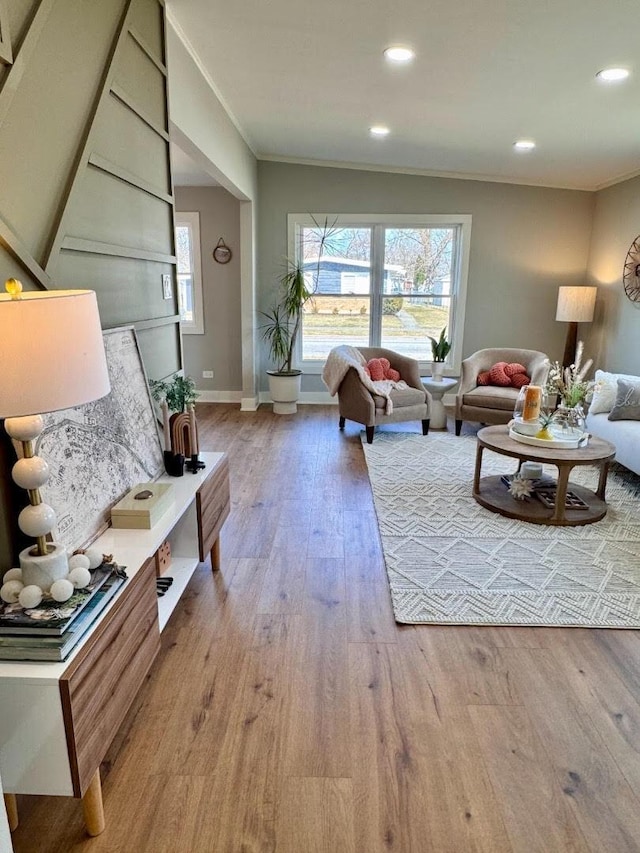 living room featuring crown molding, recessed lighting, baseboards, and wood-type flooring