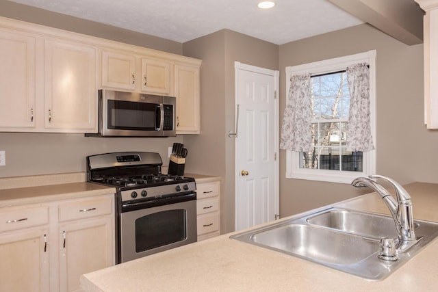 kitchen featuring a sink, stainless steel appliances, recessed lighting, and light countertops