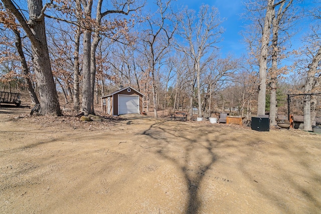 view of yard with an outbuilding and a garage