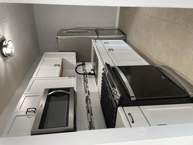 laundry room featuring washer / clothes dryer