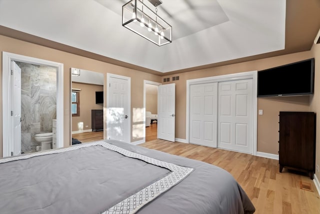 871 Woodcrest Ln, Lemont, IL 60439 - bedroom with light wood-style floors, a closet, baseboards, a chandelier, and ensuite bath