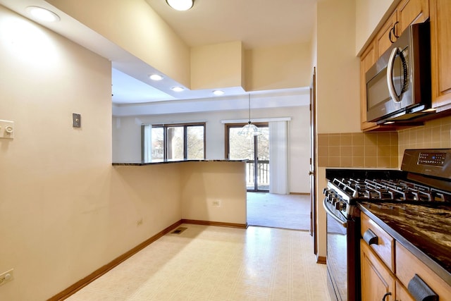 kitchen with baseboards, recessed lighting, appliances with stainless steel finishes, pendant lighting, and tasteful backsplash