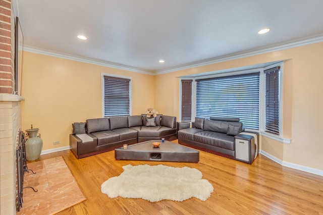 living area with recessed lighting, baseboards, wood finished floors, and crown molding