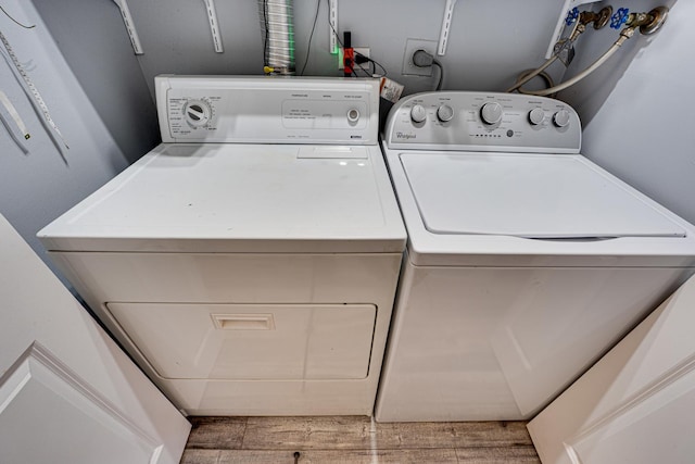 laundry room featuring laundry area and independent washer and dryer