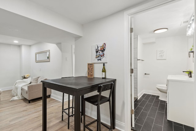 dining area with visible vents, dark wood-style floors, and baseboards