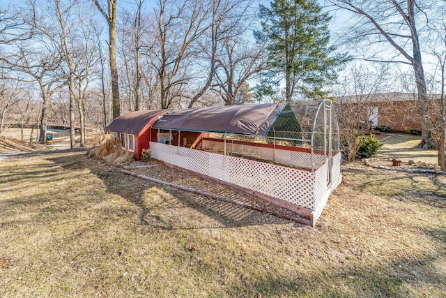 view of yard featuring an outdoor structure and exterior structure