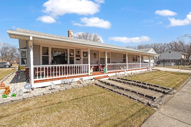 view of front of house featuring a porch and a front yard