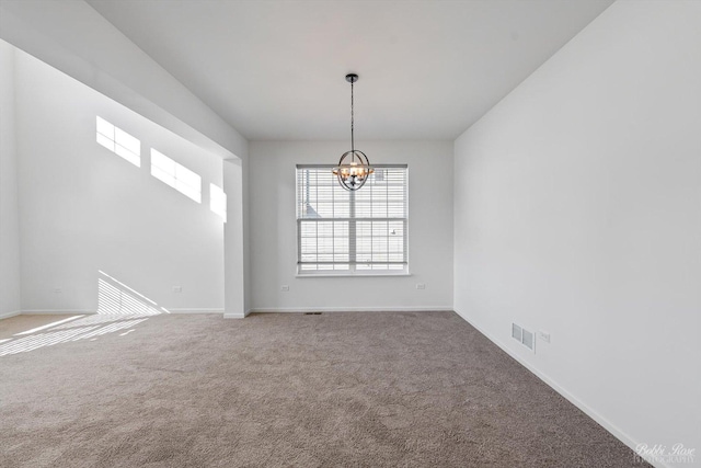 empty room with visible vents, carpet floors, a notable chandelier, and baseboards