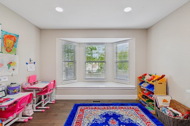 recreation room with visible vents, recessed lighting, baseboards, and wood finished floors