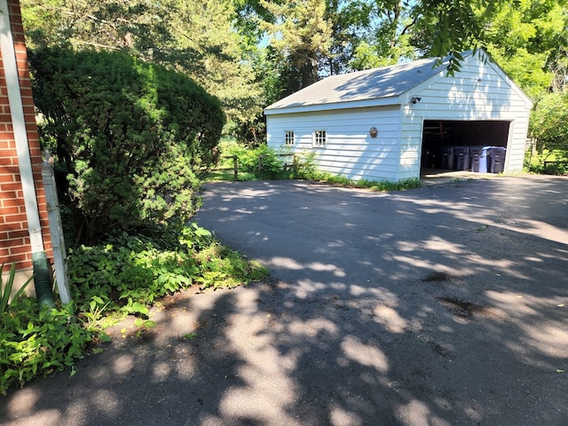 view of detached garage