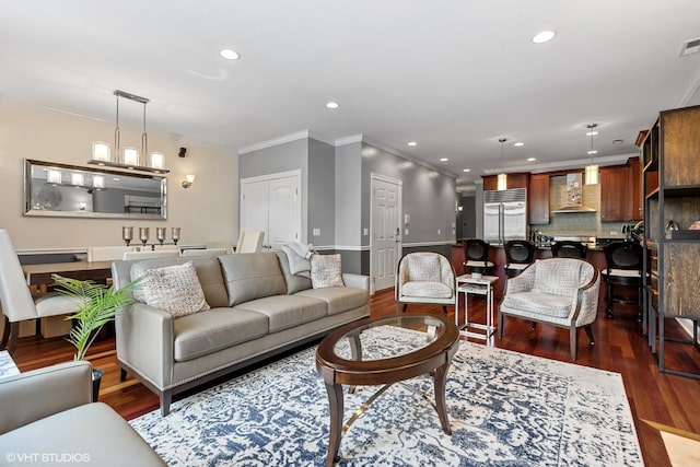 living room featuring visible vents, recessed lighting, dark wood-type flooring, and ornamental molding