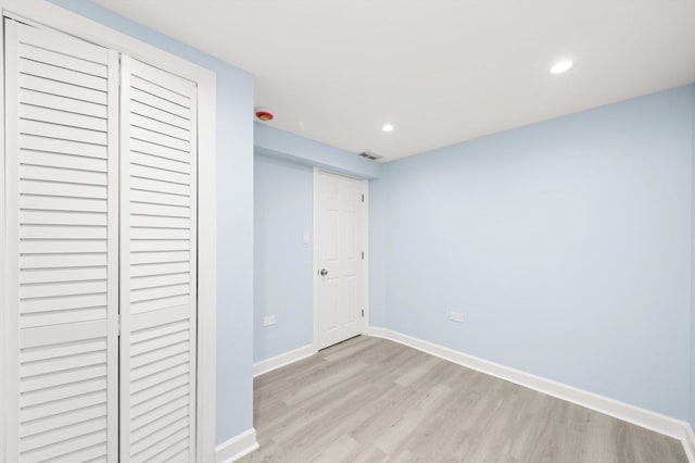 unfurnished bedroom with visible vents, baseboards, light wood-style flooring, recessed lighting, and a closet