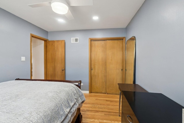 bedroom featuring light wood-type flooring, visible vents, a ceiling fan, recessed lighting, and a closet