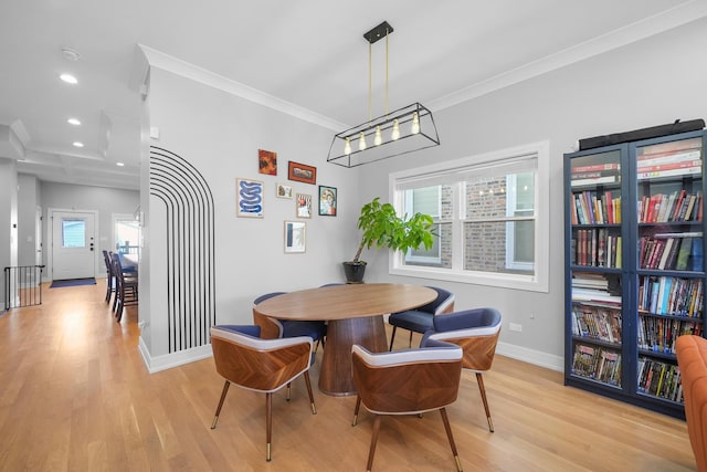 dining area featuring crown molding, recessed lighting, light wood-style floors, and baseboards