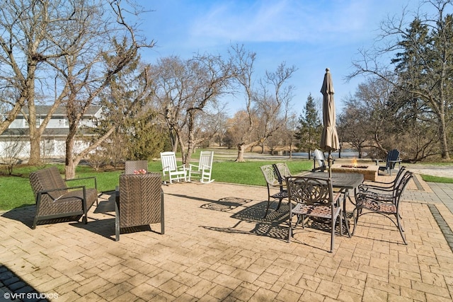 view of patio with a fire pit