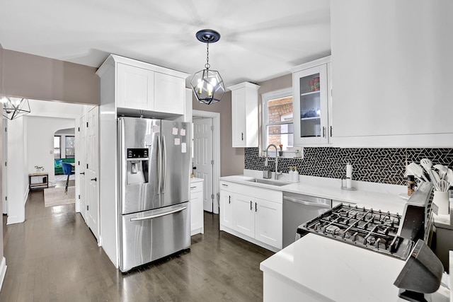 kitchen with a sink, dishwashing machine, stainless steel fridge, and an inviting chandelier