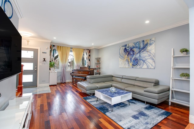 living area featuring recessed lighting, baseboards, wood-type flooring, and crown molding