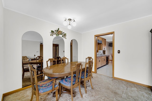 dining space featuring crown molding, baseboards, arched walkways, and light carpet