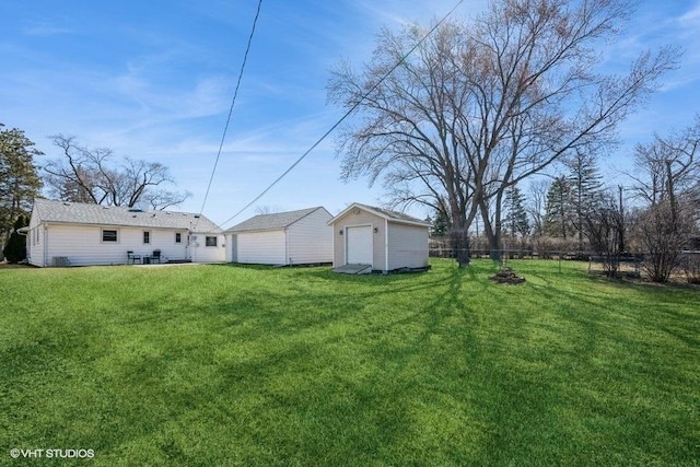 view of yard with an outbuilding and fence