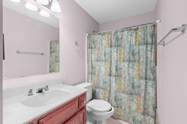 full bathroom featuring vanity, curtained shower, and toilet