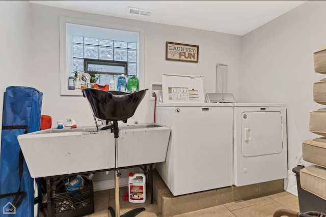 washroom featuring tile patterned floors, visible vents, independent washer and dryer, and laundry area