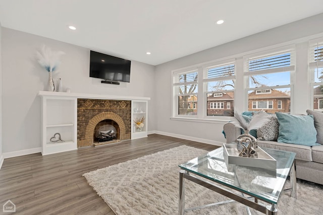 living room with recessed lighting, wood finished floors, and baseboards