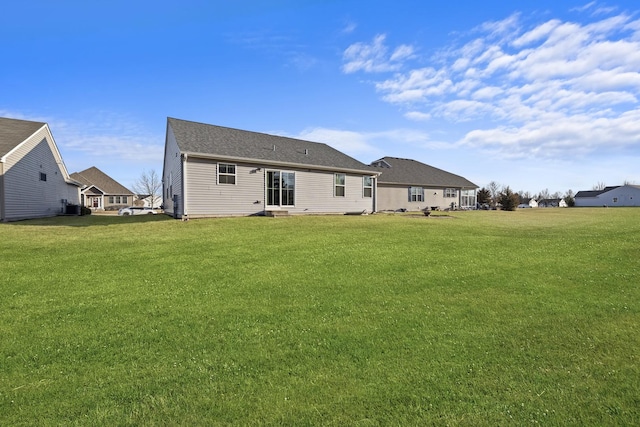 back of house featuring a lawn