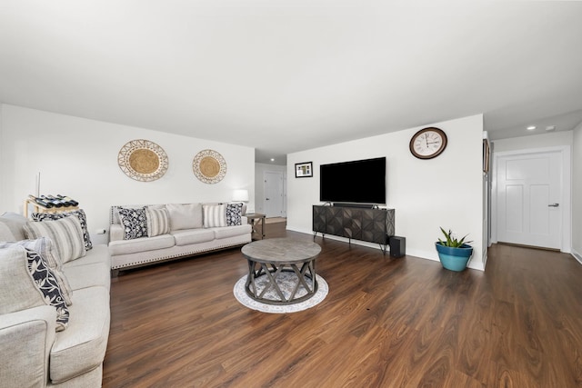 living area featuring recessed lighting, dark wood-type flooring, and baseboards