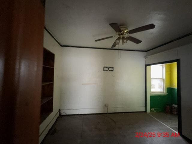 empty room featuring ceiling fan