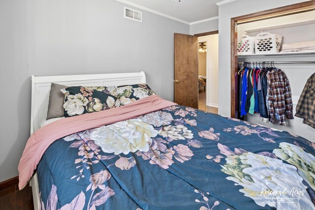 495 Water Tower Rd S, Manteno, IL 60950 - bedroom featuring a closet, baseboards, visible vents, and crown molding