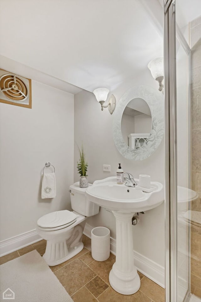 bathroom featuring baseboards and toilet