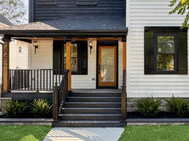 property entrance with covered porch