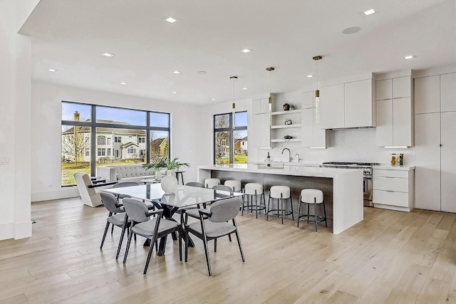 dining area with light wood finished floors, recessed lighting, and baseboards