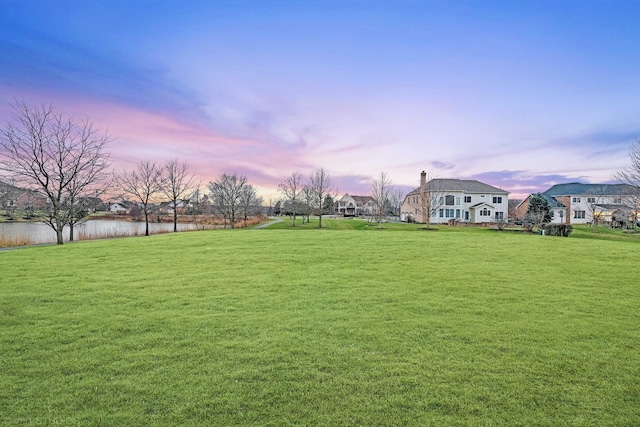 view of yard at dusk