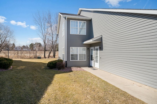 view of front of house featuring a front yard