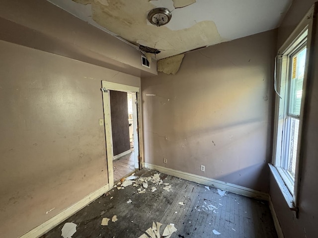 unfurnished room featuring visible vents and baseboards