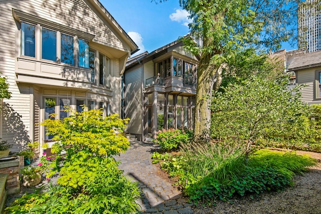 exterior space featuring a balcony