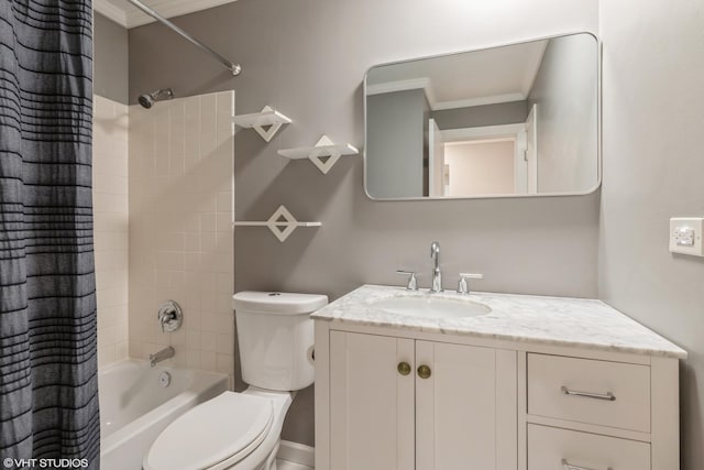 full bath with shower / tub combo with curtain, toilet, vanity, and ornamental molding